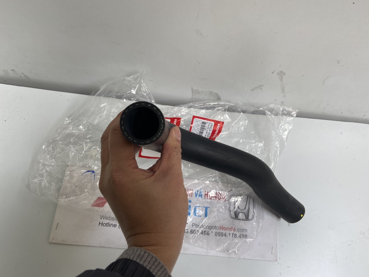 Ống cao su két nước phía dưới xe Honda CITY 2017 